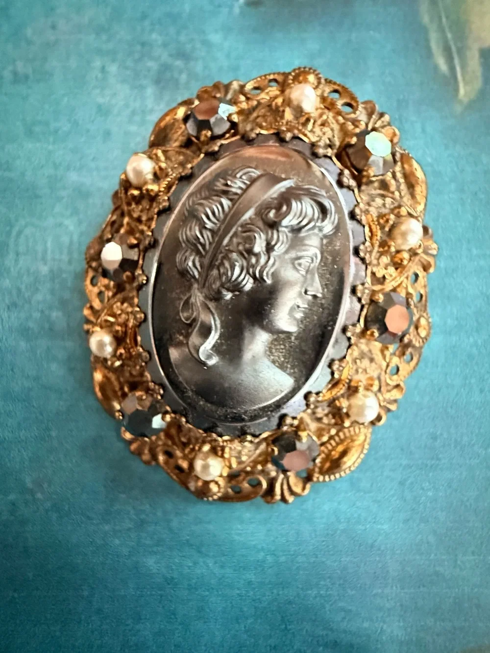 Vintage-Inspired Black Cameo Gold Filigree Brooch